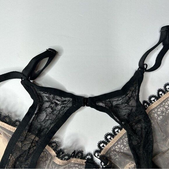 Victoria's Secret Black Lace Unlined Bra 32DD Plunging Neckline - Picture 5 of 7